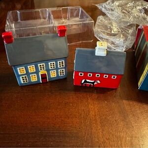 Hallmark Barn and House Salt & Pepper Shaker New American Landscape Series
